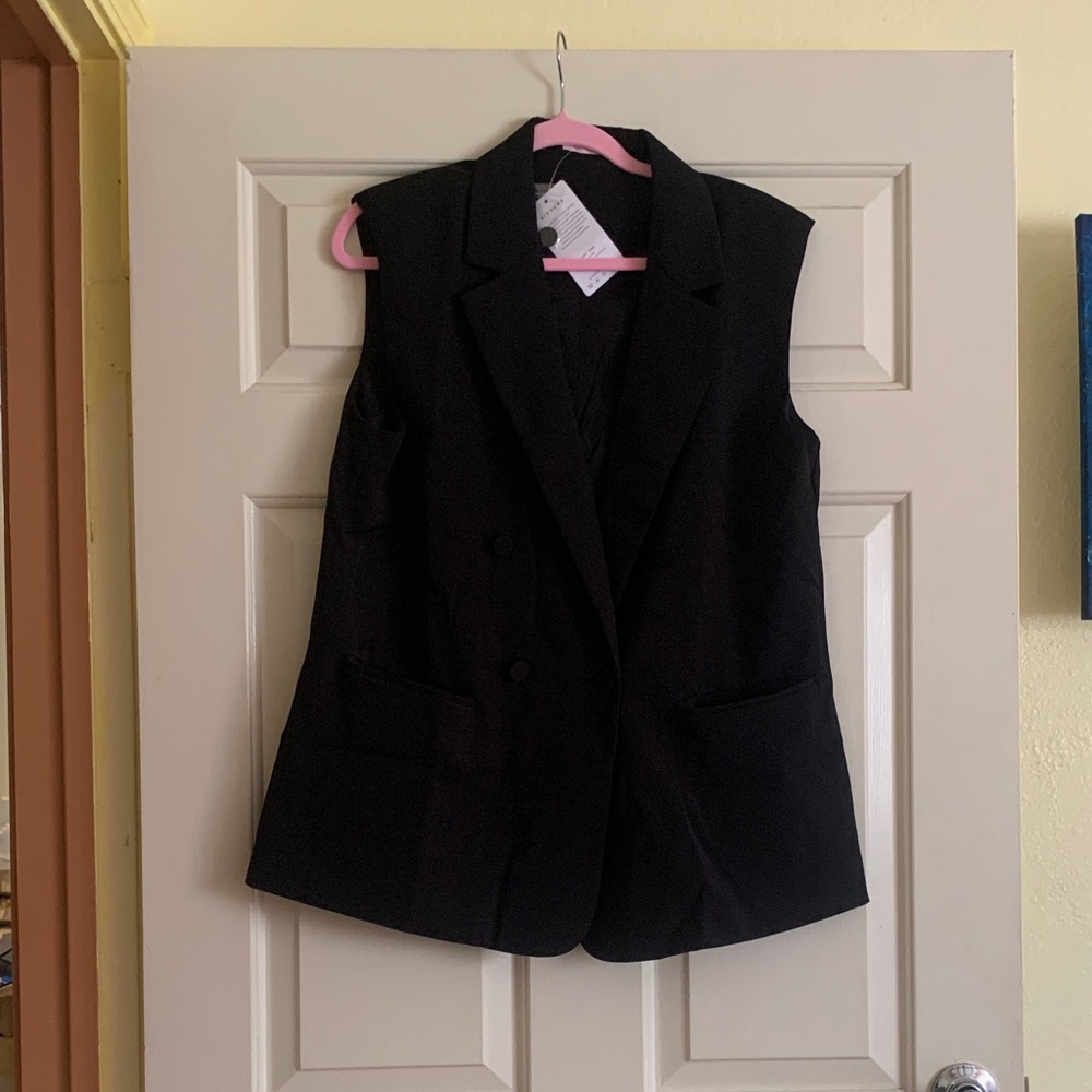 NWT KIRUNDO Elegant Black Sleeveless Vest